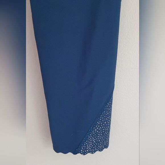 Lululemon Athletica Teal Tight Cropped Leggings With Scallop Detail Size 8 - Picture 12 of 14